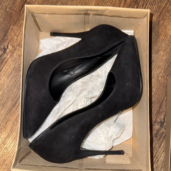 Steve Madden Suede Pumps - Picture 2 of 2